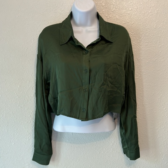 Sadie & Sage Tops - NWT Sadie & Sage Cropped Button Down Blouse